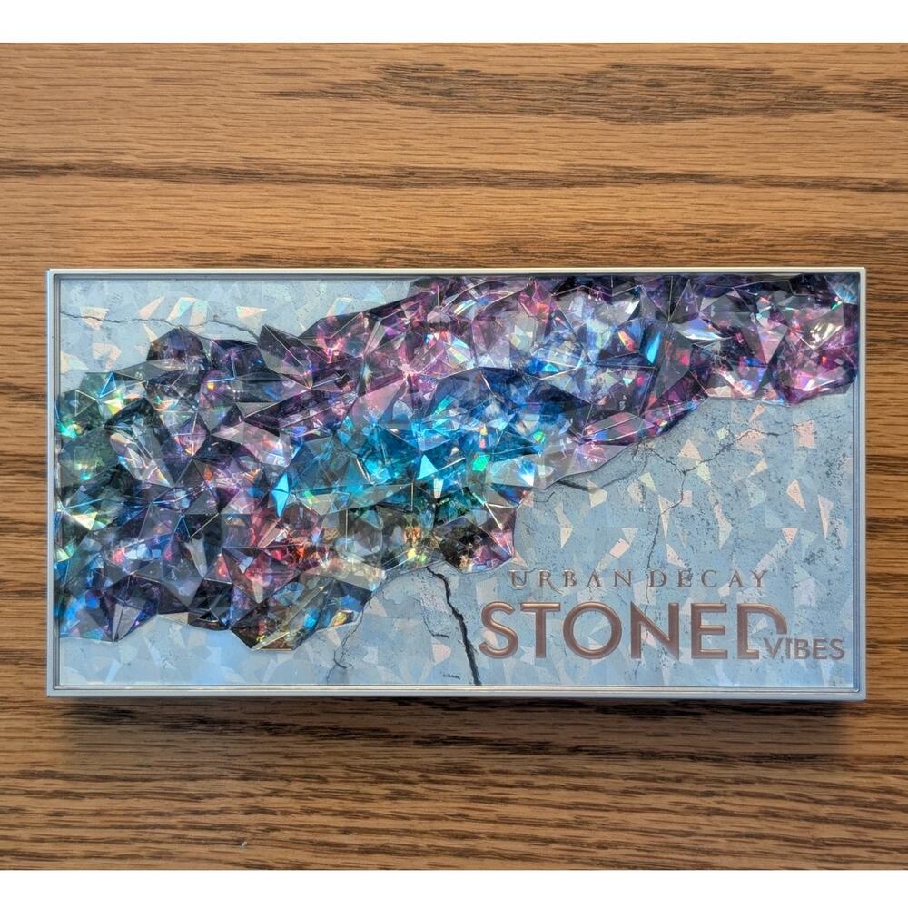 Urban Decay Stoned Vibes Eyeshadow Palette - Rare & Radiant. Lightly SWATCHED